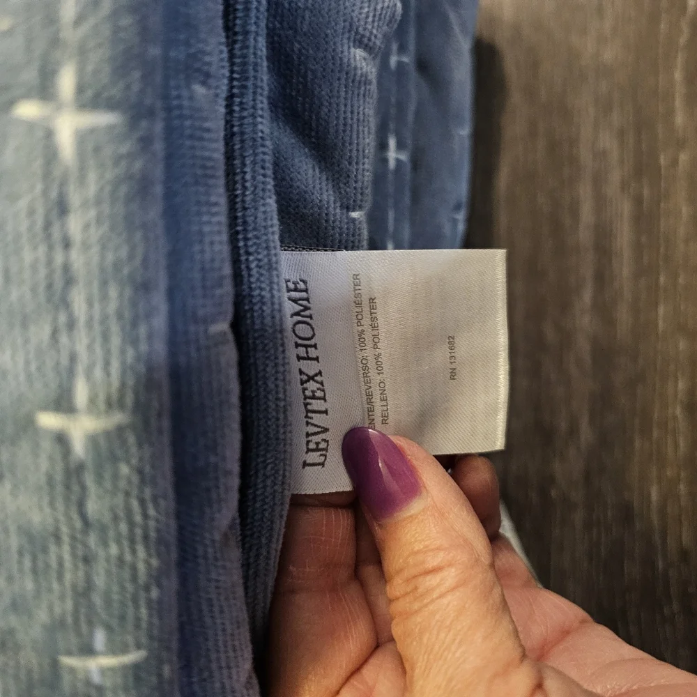 Levtex Chambray Velvet Quilt Set Full/Queen.  New.
